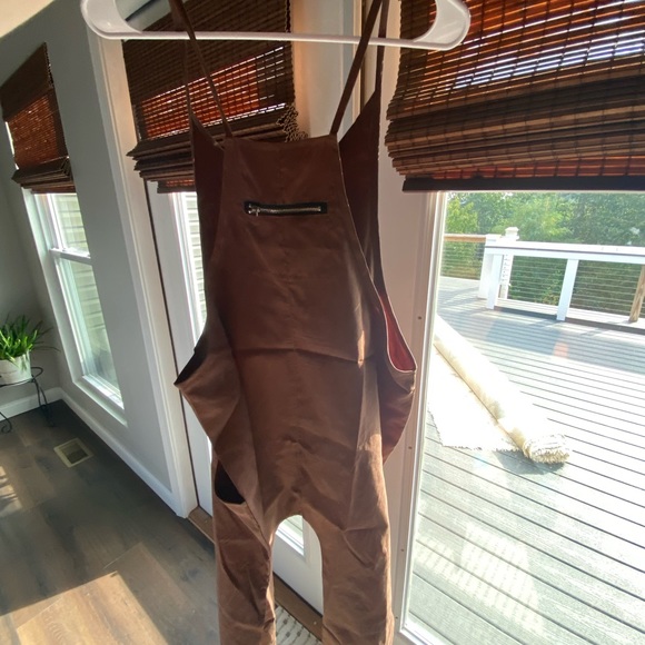 Jumpsuit perfect for layering in the fall and winter - Picture 4 of 4